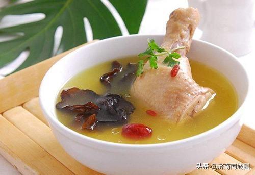 數九天為啥要吃黃酒燉雞呢？它是怎么做呢，