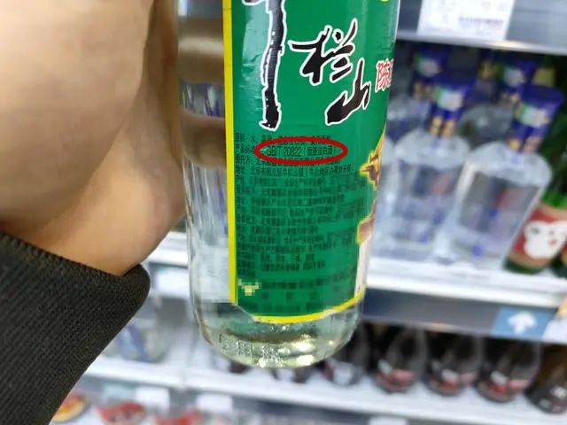 白酒怎么區(qū)分糧食酒和勾兌酒_白酒怎么區(qū)分糧食酒和勾兌酒_白酒區(qū)分糧食酒和勾兌酒