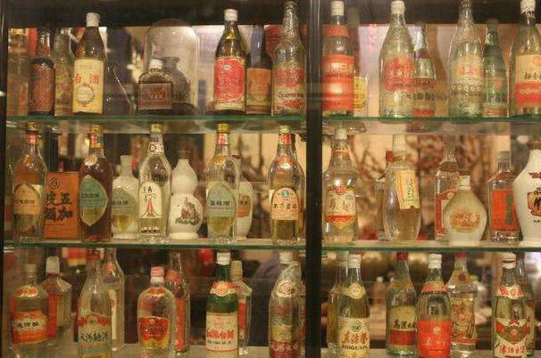 街邊為何總是有人“高價”回收白酒？過來人