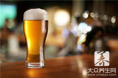 洗澡喝酒可以洗澡好嗎_喝完酒能洗澡嗎_洗澡喝完能酒精消毒嗎