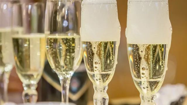 起泡酒和香檳的區(qū)別，千萬別鬧笑話了