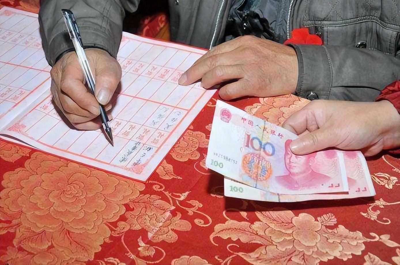 一大叔飛青島隨禮，喝4杯53年茅臺(tái)欲離桌，: