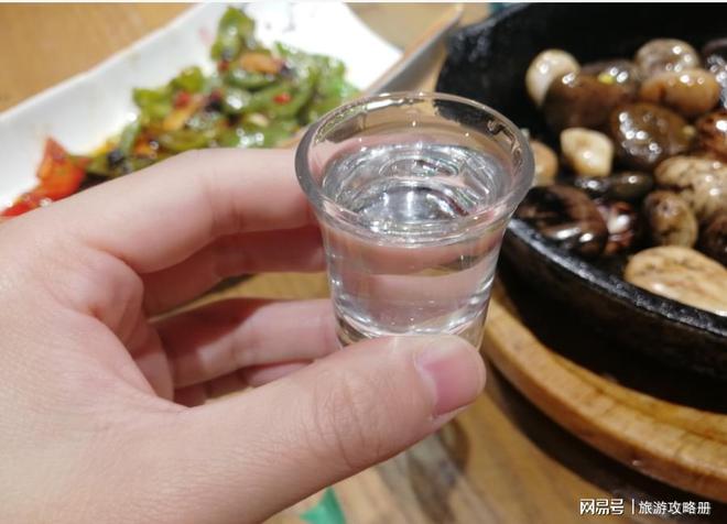 區(qū)分糧食酒和勾兌酒_酒區(qū)分糧食勾兌和釀造_怎樣區(qū)分糧食酒和勾兌酒