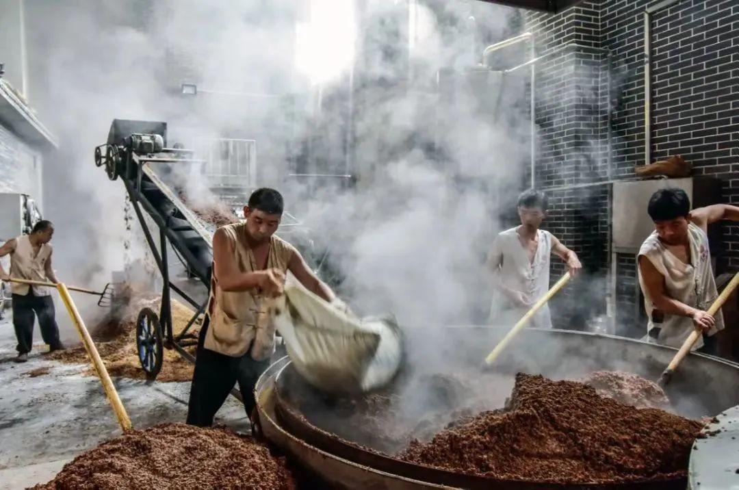 白酒中的勾兌是什么意思_白酒勾兌酒標準_50度以上的白酒是勾兌的嗎