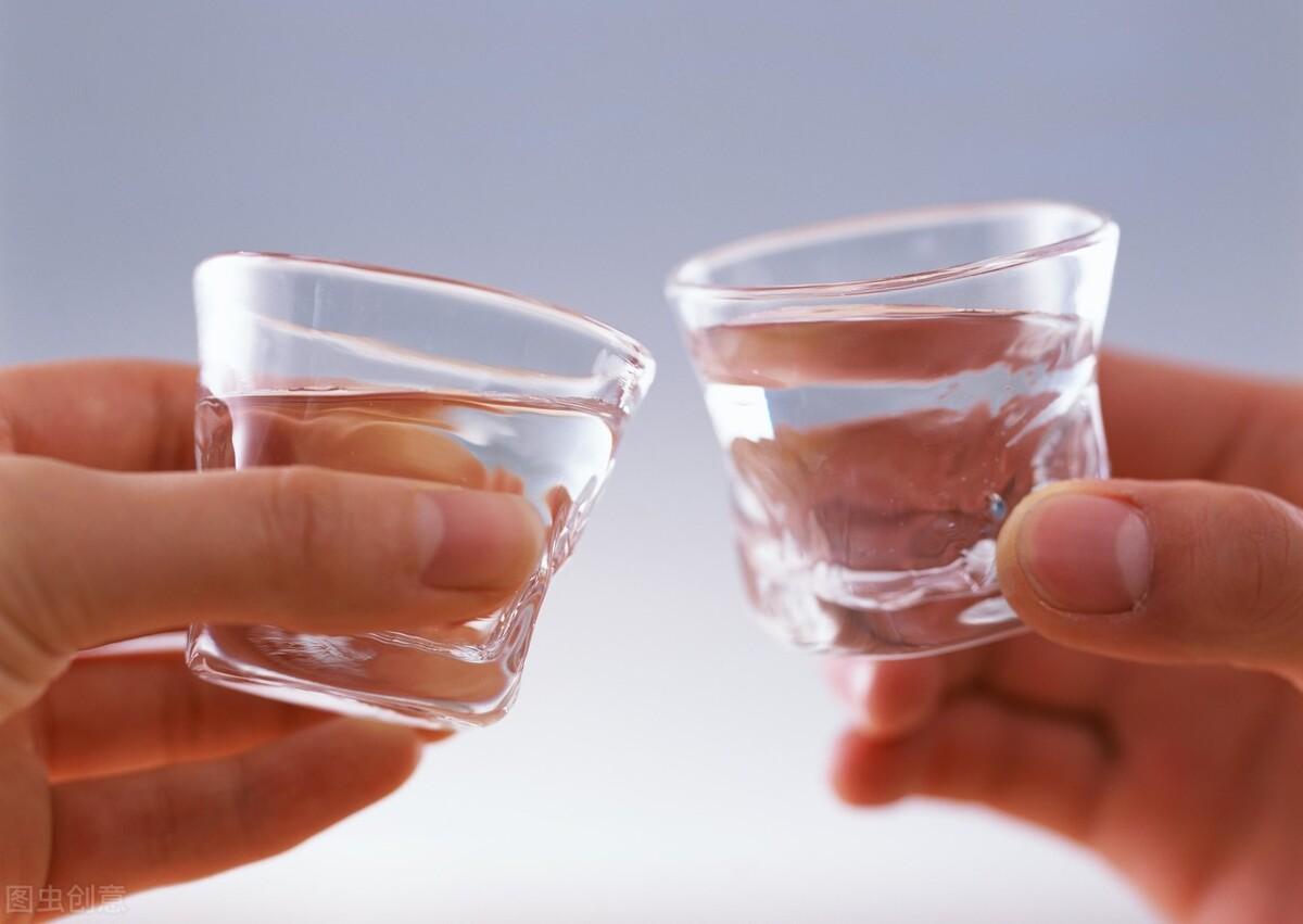 喝白酒會(huì)長(zhǎng)胖嗎？怎么樣喝酒才好呢？