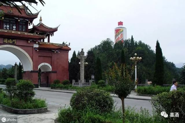 茅臺(tái)鎮(zhèn)當(dāng)?shù)厝撕仁裁淳疲棵┡_(tái)鎮(zhèn)白酒分類